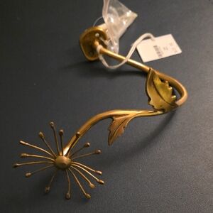 Elegant Gold Floral Hook